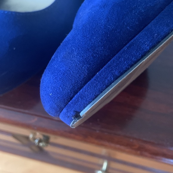Madden Girl blue suede pumps. Size 10. 4” heels with small platform sole - Picture 6 of 6